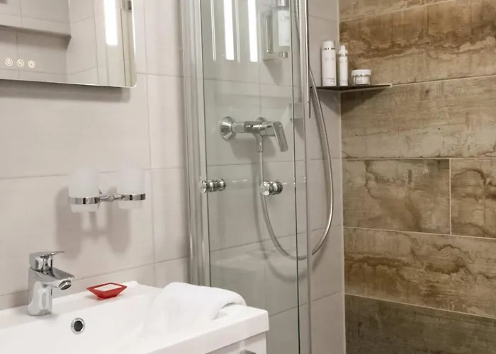 Hotell Einzelzimmer 8 *